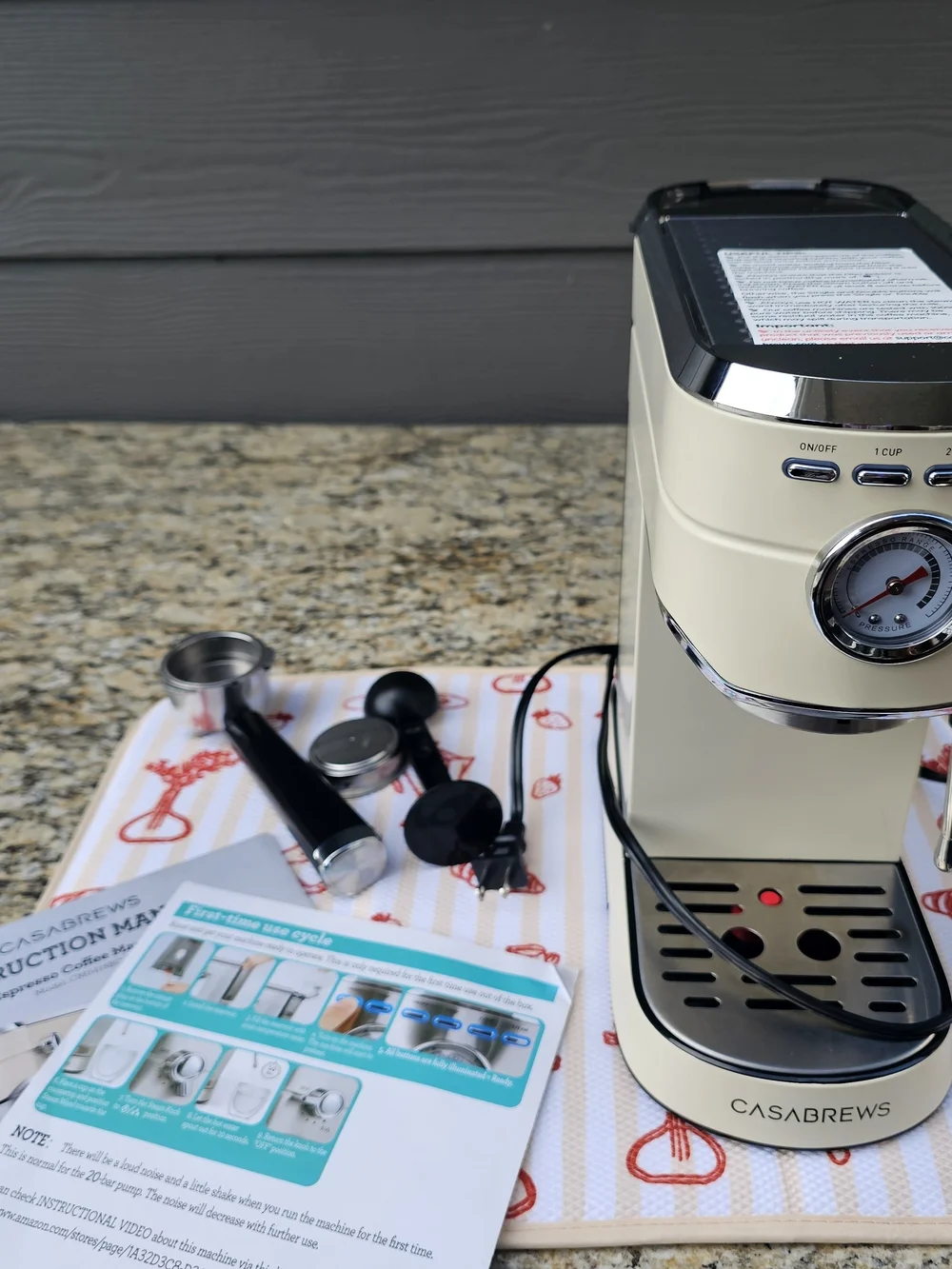 CASABREWS CM5418™ Espresso Machine In Cream